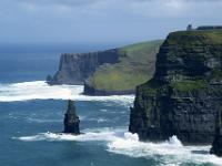 Rieisge Felsnadel vor den Klippen - Cliffs of Moher, Co. Clare